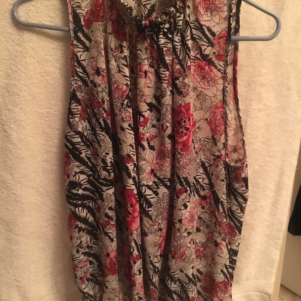 High neck sleeveless blouse.